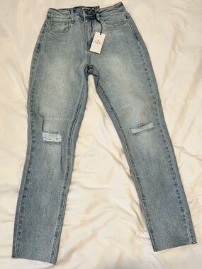 Jelly Jeans Light Wash Women’s Distressed Jeans with raw edges at the ankle